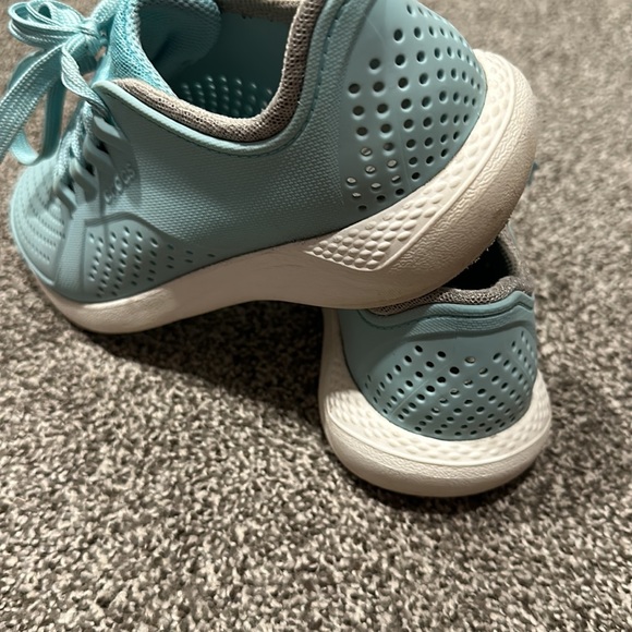 Crocs LiteRide tennis shoes light blue - Picture 3 of 5